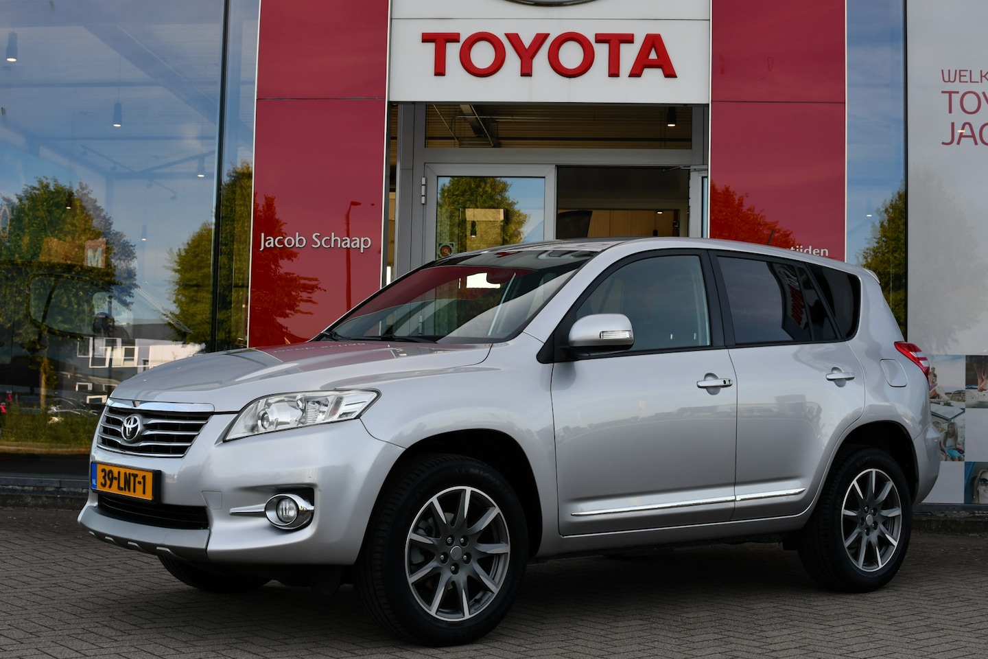 Toyota RAV4 - 2.0 VVTi Executive Business Automaat 158pk | Dealer-onderhouden | Cruise control | Achteru - AutoWereld.nl