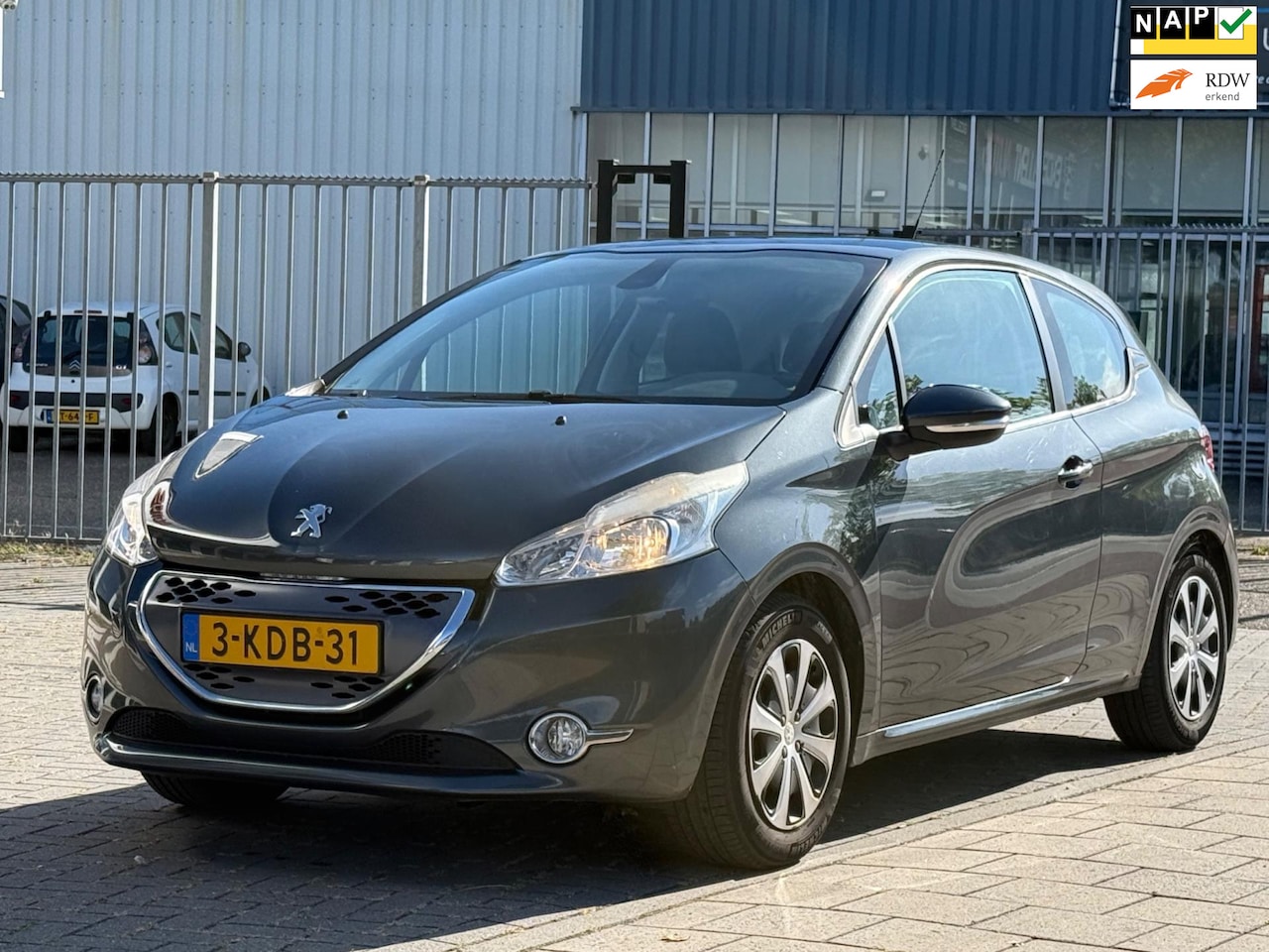 Peugeot 208 - 1.4 e-HDi Active|Navi|PDC - AutoWereld.nl