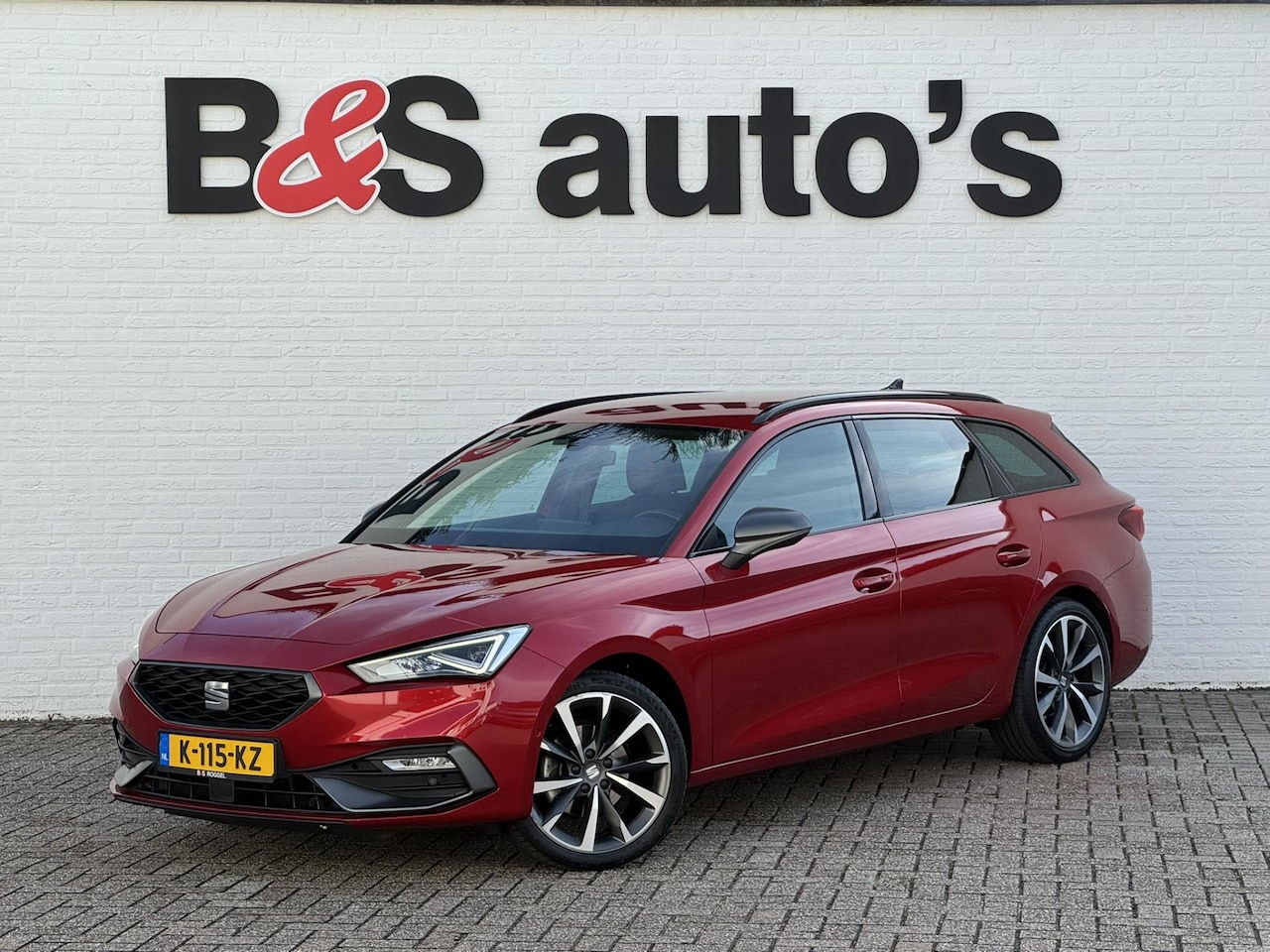 SEAT Leon Sportstourer - 1.5 TSI FR Launch Edition Camera Led Navigatie Carplay Verwarmde stoelen en stuur - AutoWereld.nl