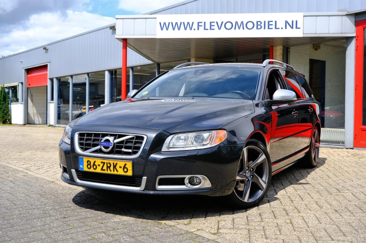 Volvo V70 - 2.0 D4 163pk R-Edition Xenon|Leder|Navi |Clima|LMV - AutoWereld.nl