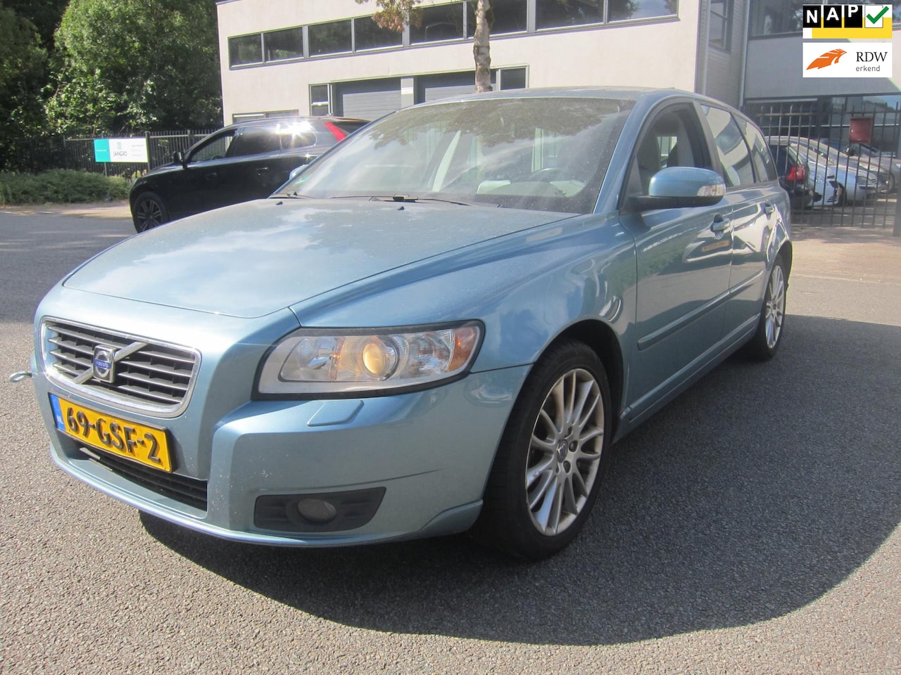 Volvo V50 - 2.0D Momentum LEDER NAVI TREKHAAK - AutoWereld.nl