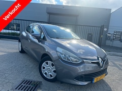 Renault Clio - GERESERVEERD/ZIE MIJN ANDERE ADVERTENTIES