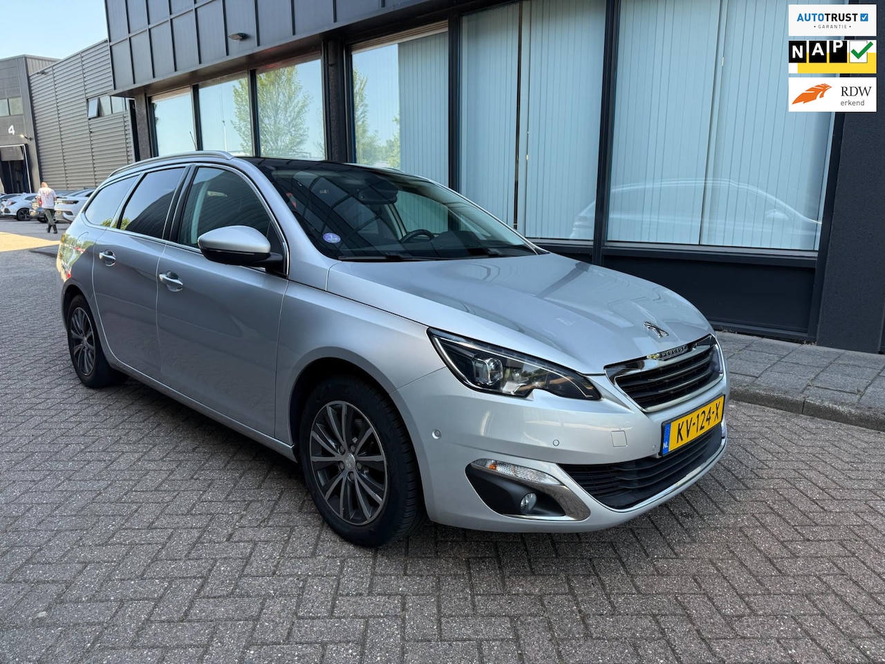 Peugeot 308 SW - 1.2 PureTech Blue Lease Premium 1.2 PureTech Blue Lease Premium - AutoWereld.nl