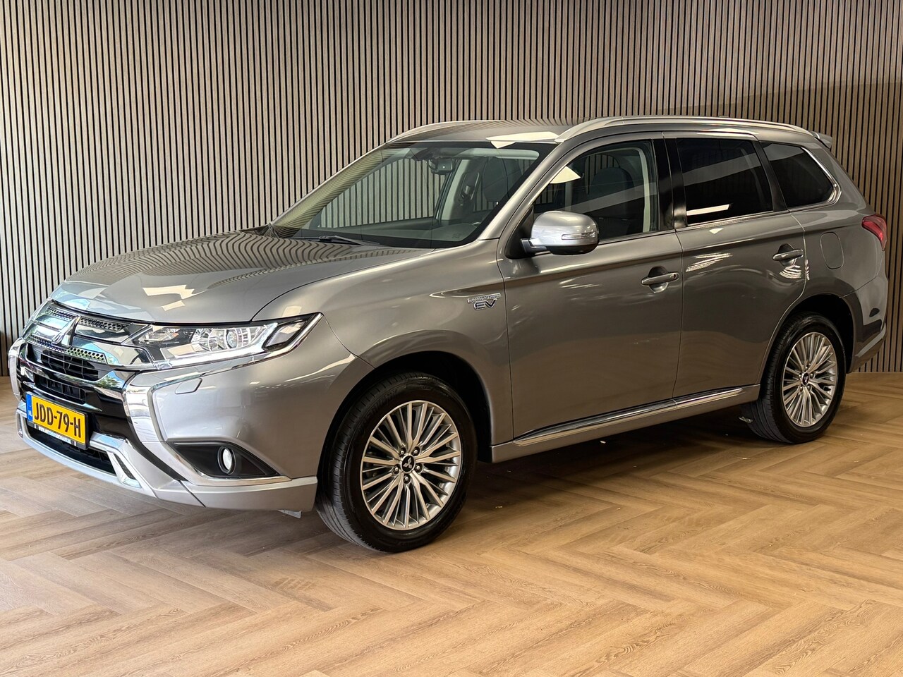Mitsubishi Outlander - 2.4 PHEV Intense 4WD CAMERA CRUISE CONTROL STOELVERWARMING - AutoWereld.nl