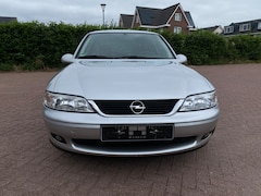 Opel Vectra - 1.6-16V Business Edition