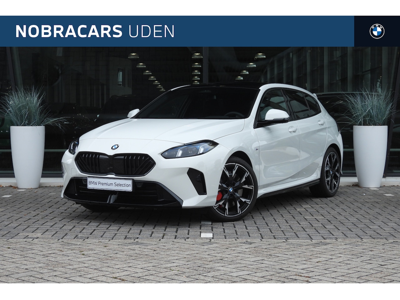 BMW 1-serie - 120 High Executive M Sport Automaat / Sportstoelen / M Adaptief onderstel / Comfort Access - AutoWereld.nl