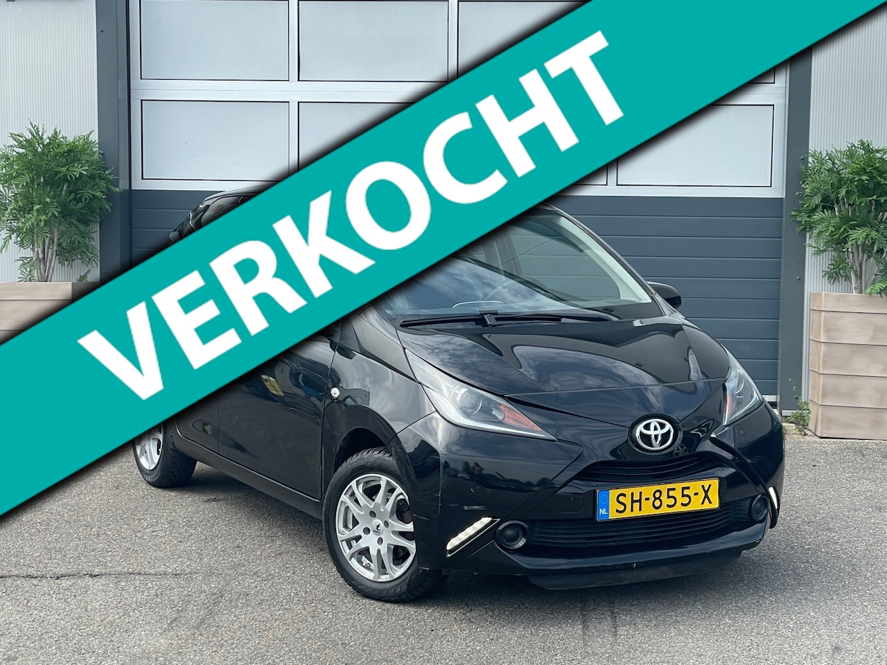 Toyota Aygo - 1.0 VVT-i X-PLAY | AUTOMAAT | NAVI | CRUISE | TELEFOON | AUX | INRUIL MOGELIJK - AutoWereld.nl