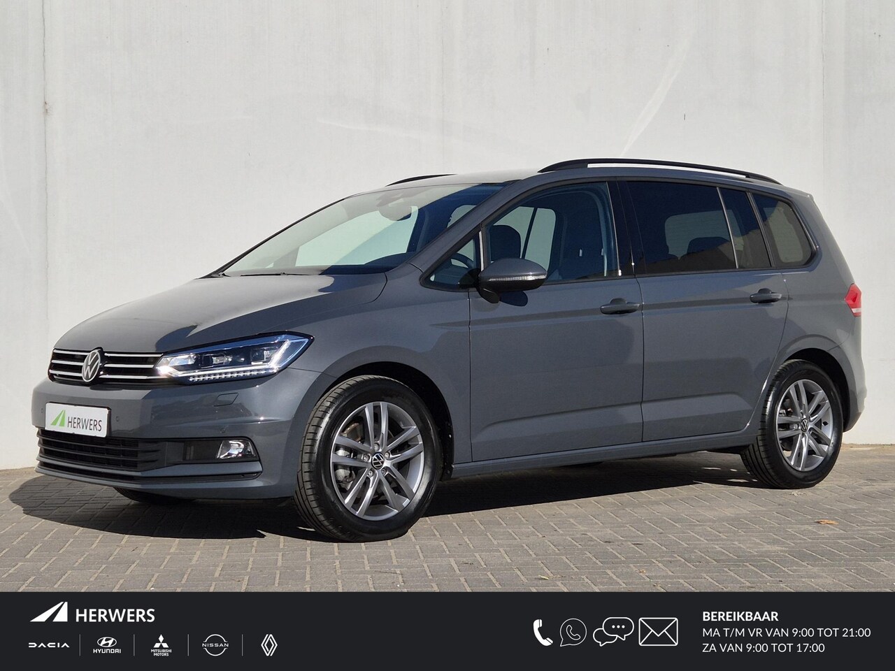 Volkswagen Touran - 1.5 TSI Comfort Business 7pers Automaat / Keyless-pakket / Adaptief cruise control / Apple - AutoWereld.nl