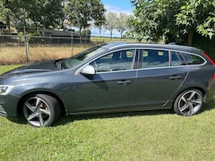 Volvo V60 - 1.5 T3 R-Design Mooie nette auto met wat gebruikerssporen