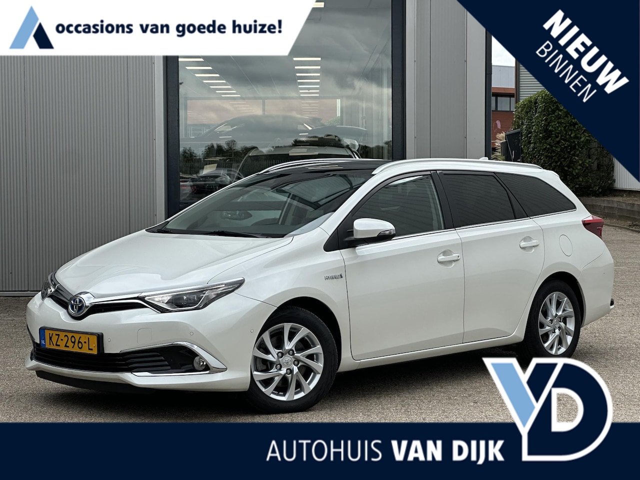 Toyota Auris Touring Sports - 1.8 Hybrid Lease pro Panoramadak - AutoWereld.nl