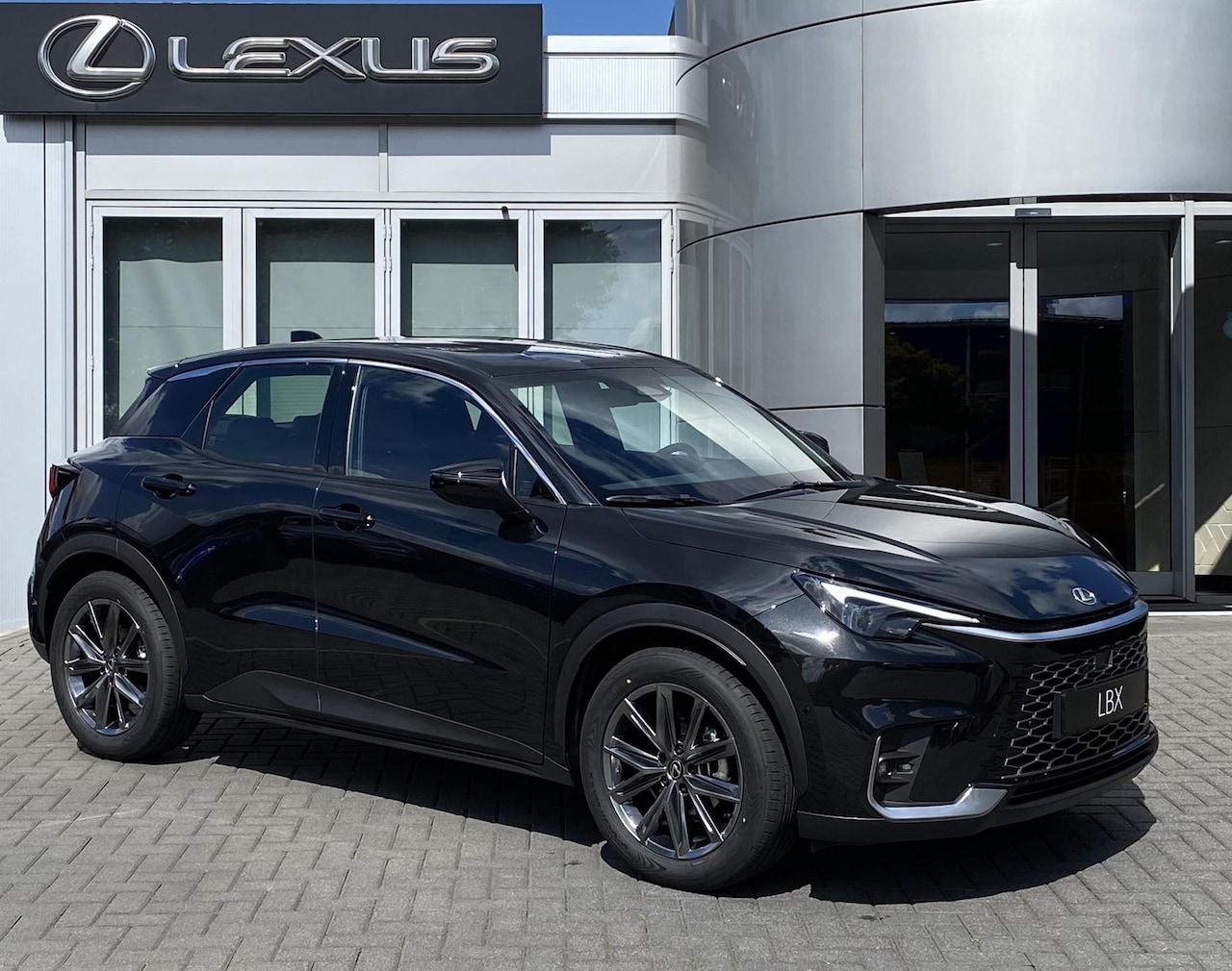 Lexus LBX - Relax 2WD DIRECT LEVERBAAR ADVANCED PACK EL-STOEL EL-KOFFERKLEP STOELVERW MARK LEVINSON 36 - AutoWereld.nl