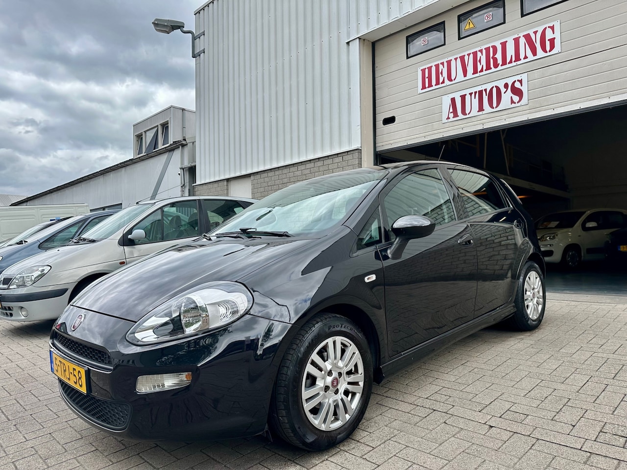 Fiat Punto Evo - 0.9 TwinAir Street | Airco | APK - AutoWereld.nl