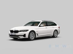 BMW 5-serie Touring - 530e Executive | Driving Assistant | Head Up | Leder |