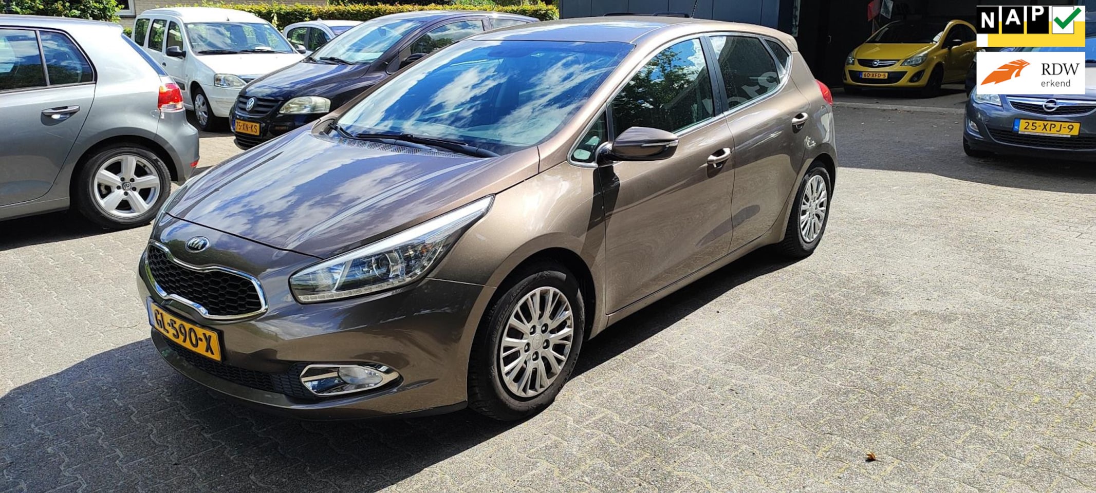 Kia Cee'd - 1.6 GDI BusinessLine bj 2015 airco/navi - AutoWereld.nl