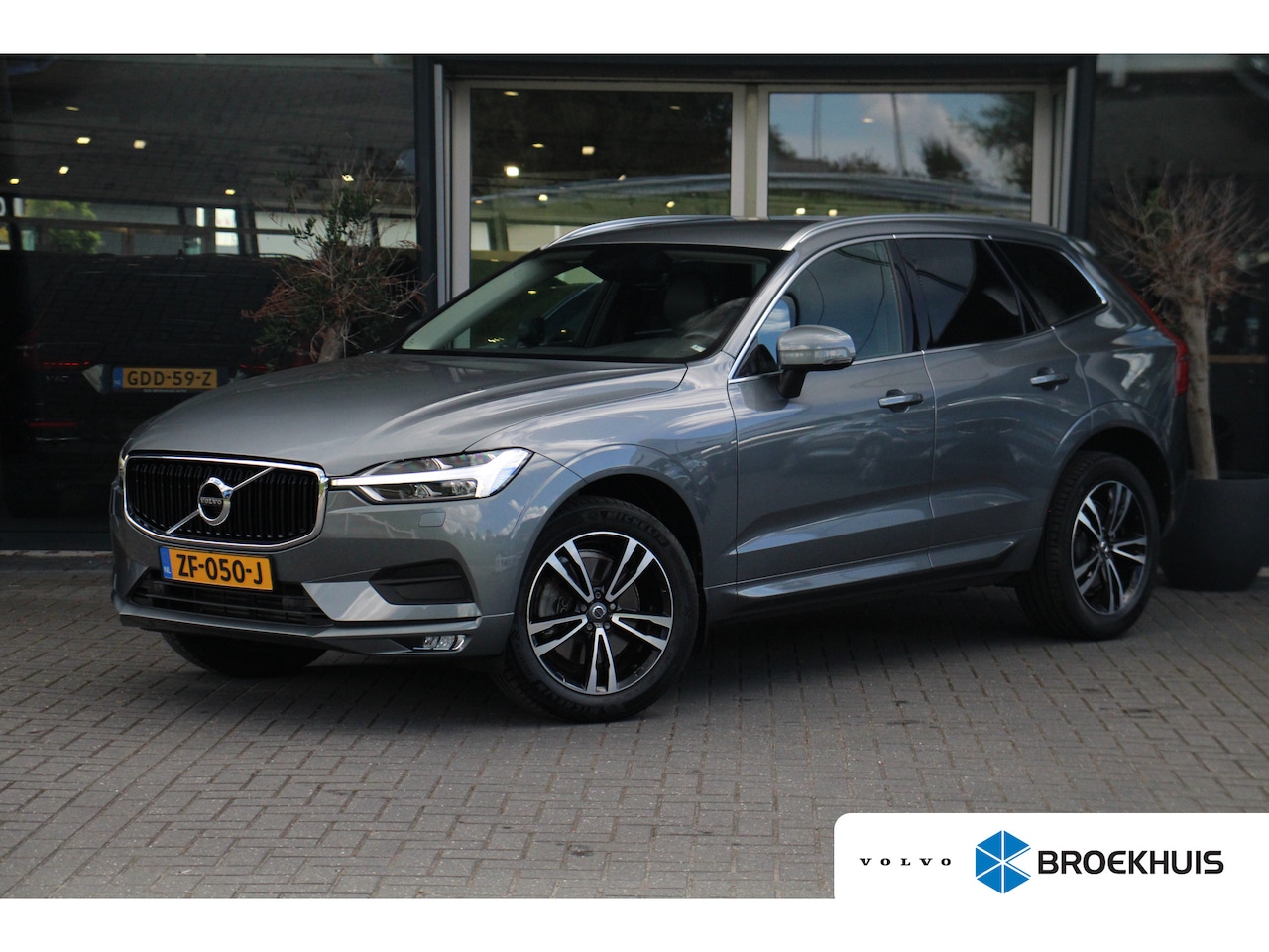 Volvo XC60 - 2.0 T5 Momentum Pro | Standkachel | Adaptive Cruise | Pilot Assist | Camera | Keyless Entr - AutoWereld.nl
