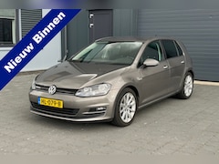 Volkswagen Golf - 1.0 TSI Comfortline DSG 17" PDC NAVI TREKHAAK