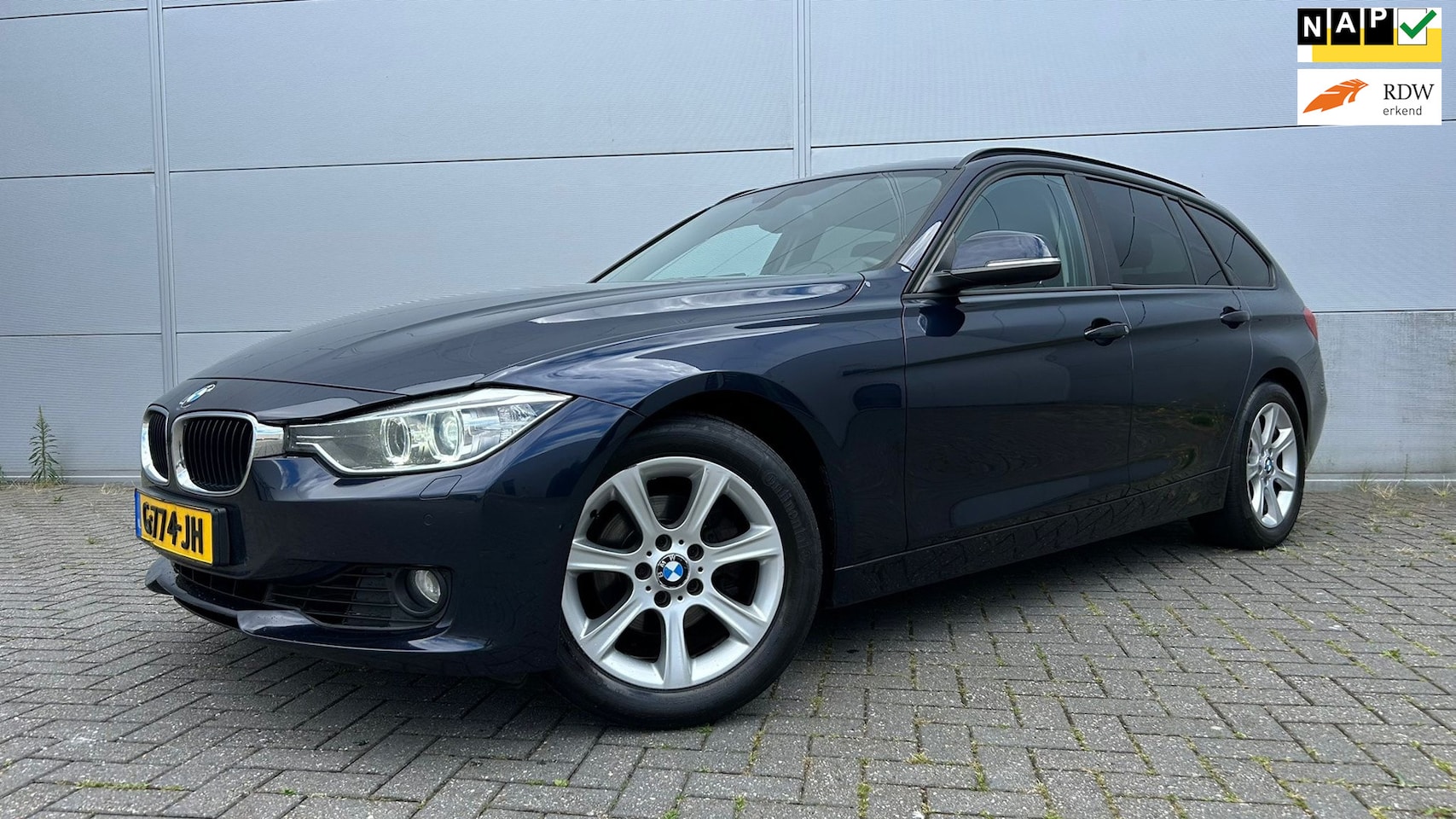 BMW 3-serie Touring - 320i AUTOMAAT/LEDEREN INTERIEUR/NAVIGATIE/NIEUWE APK!! LEUKE AUTO RIJDT EN SCHAKELT PERFEC - AutoWereld.nl