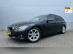 BMW 3-serie Touring - 320i AUTOMAAT/LEDEREN INTERIEUR/NAVIGATIE/NIEUWE APK LEUKE AUTO RIJDT EN SCHAKELT PERFECT