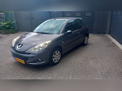 Peugeot 206 - 1.4 XS Elektrisch ramen Radio cd speler. Zeer mooie auto met lage kmst