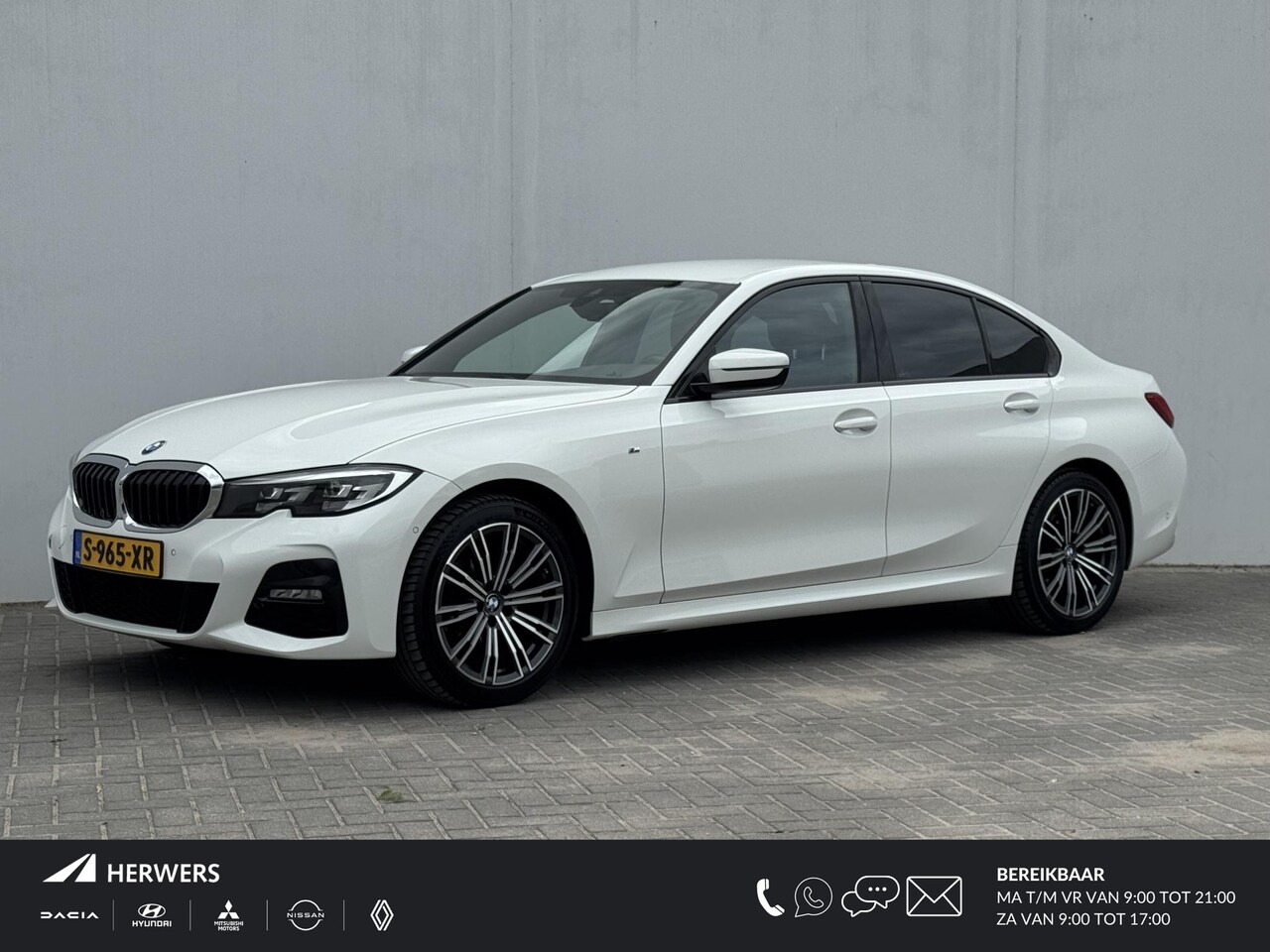 BMW 3-serie - 318i High Executive M - Sport Navigatie / Apple Carplay - Android Auto / Achteruitrijcamer - AutoWereld.nl