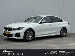 BMW 3-serie - 318i High Executive M - Sport Navigatie / Apple Carplay - Android Auto / Achteruitrijcamer