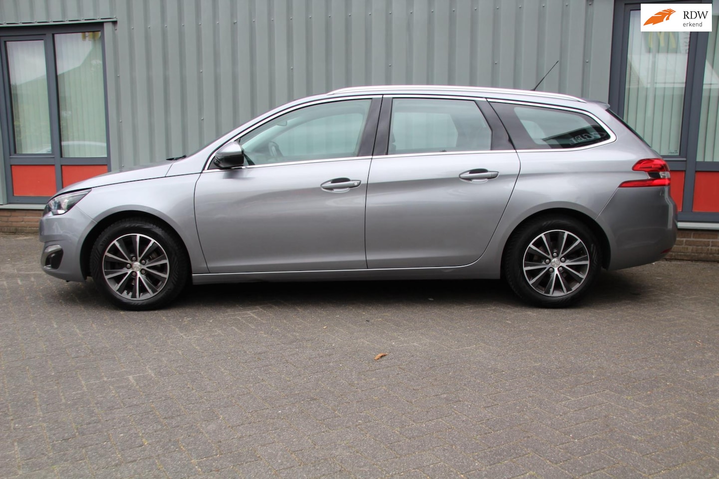 Peugeot 308 SW - 1.2 PureTech Allure Automaat Panorama dak 118.000 kms - AutoWereld.nl