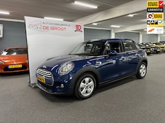 MINI Cooper - 1.5 Business / NL-auto, Cruise control, Radio, Navi, Airco, Trekhaak