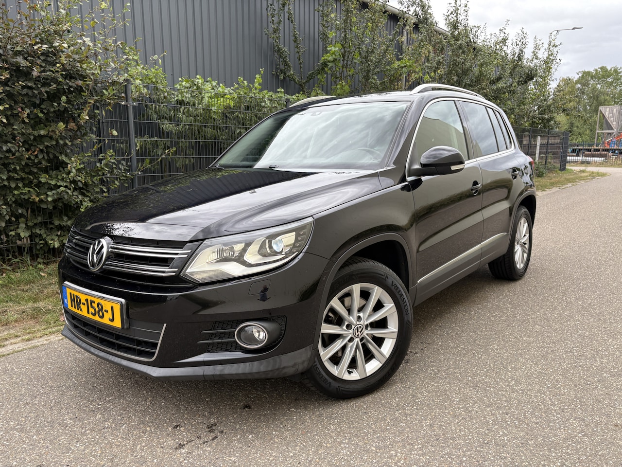 Volkswagen Tiguan - 1.4 TSI Sport&Style / AIRCO / NAVI / STOELVERWARMING - AutoWereld.nl