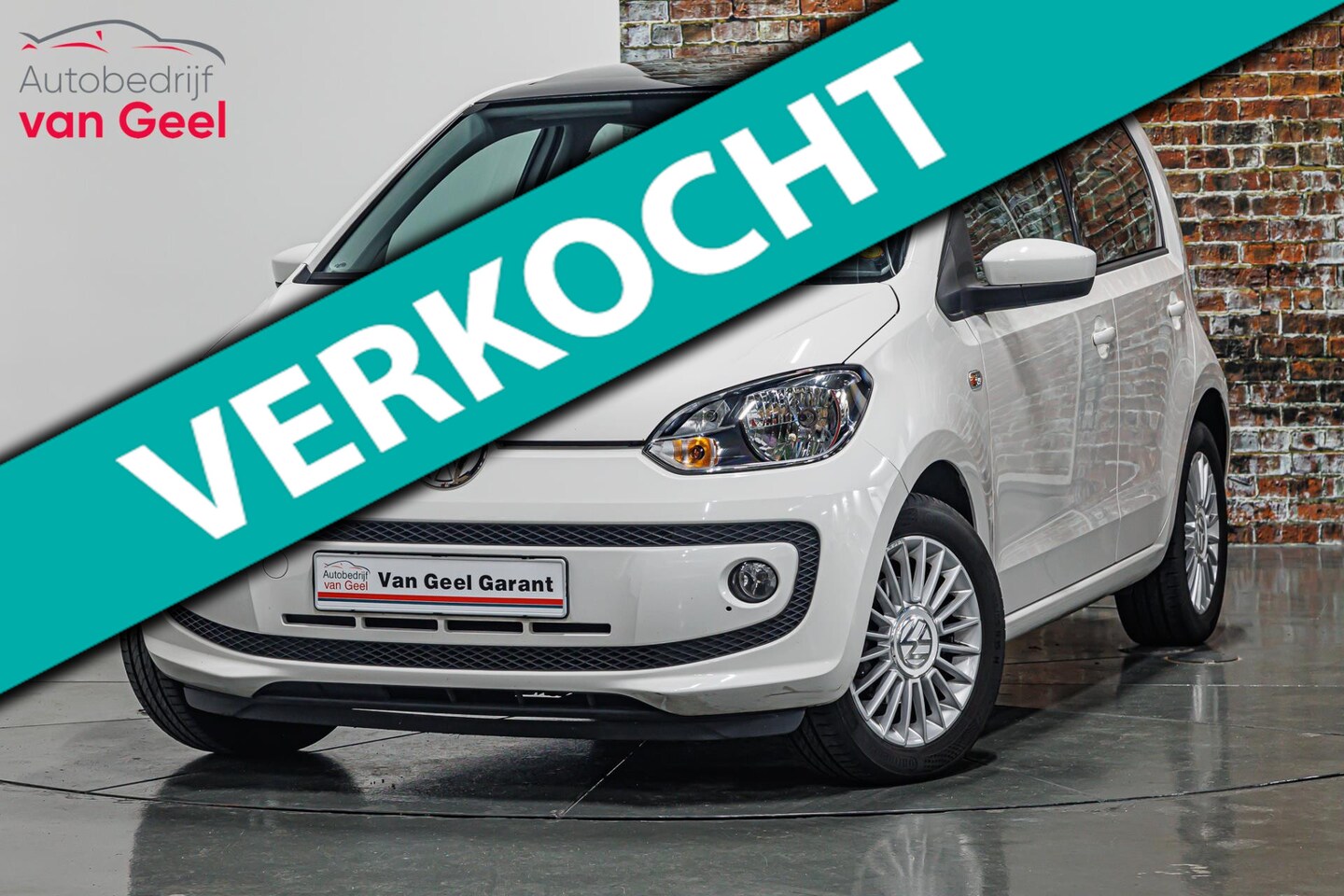 Volkswagen Up! - 1.0 high up! BlueMotion I Pano I Stoelverwarming I Rijklaarprijs - AutoWereld.nl