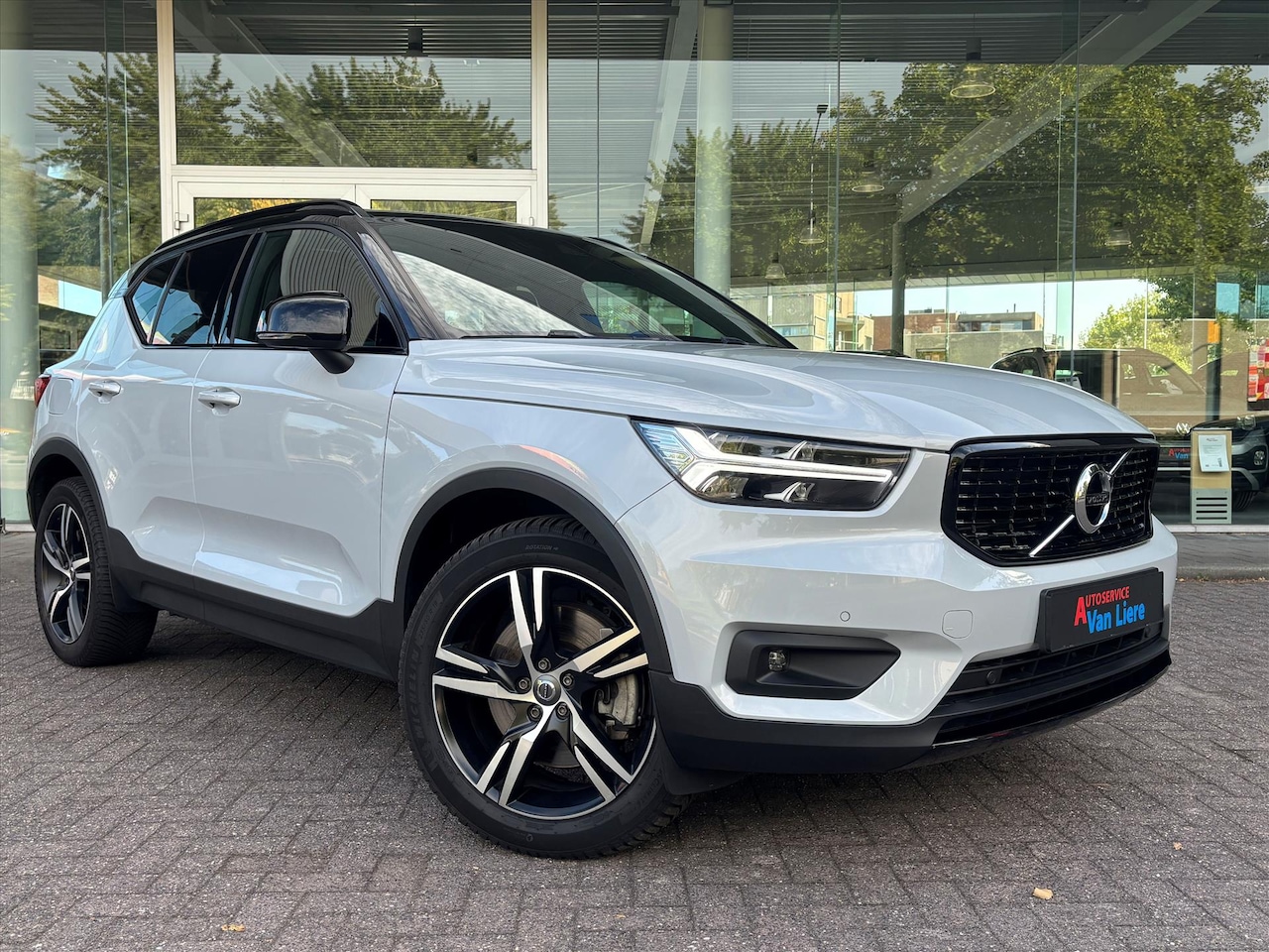 Volvo XC40 - 1.5 T5 Recharge R-Design|Bliss|Panoramadak|Memorystoelen|Stuur-stoelverwarming| Rijklaarpr - AutoWereld.nl