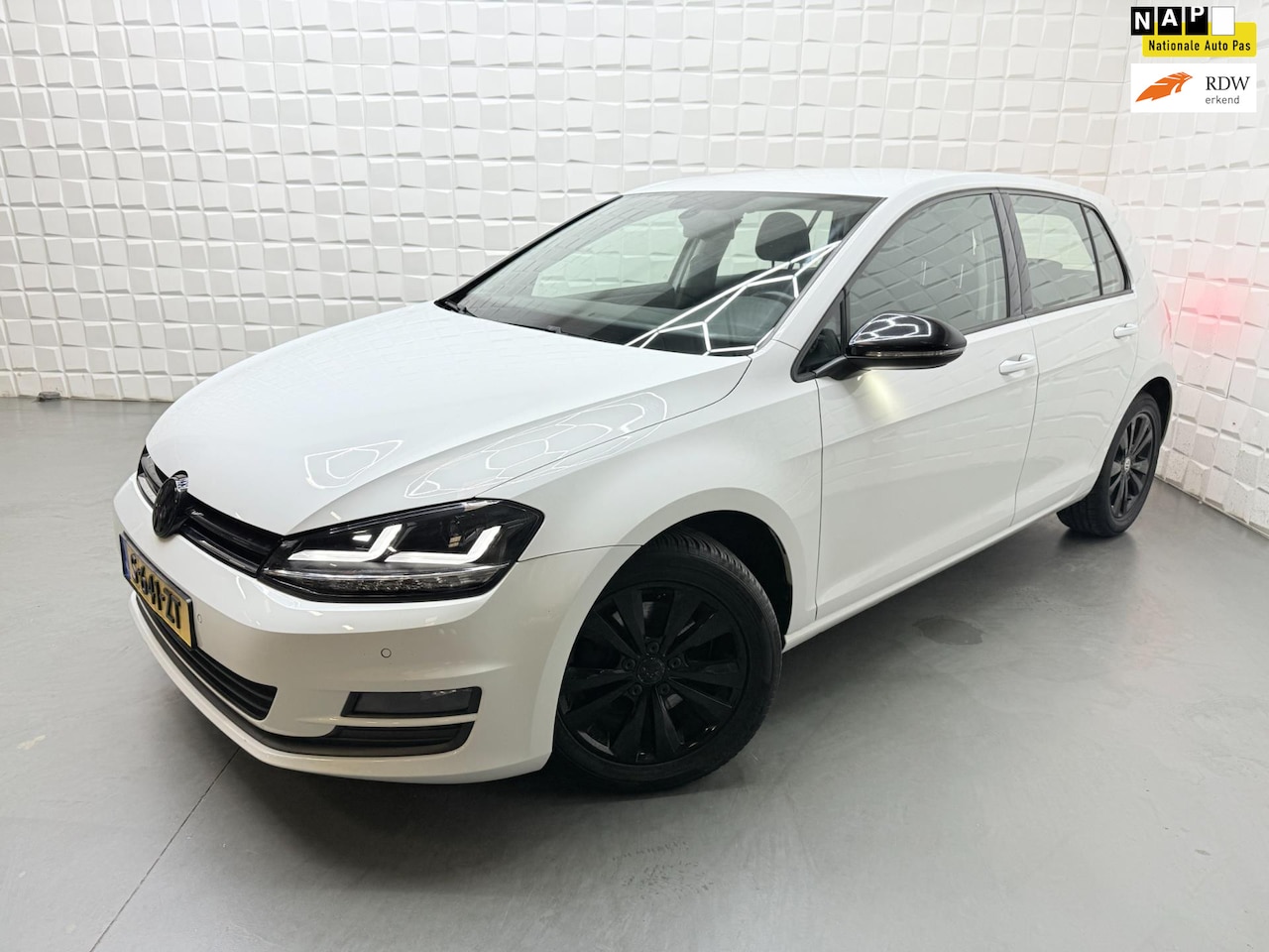 Volkswagen Golf - 1.4 TSI ACT Highline AUTOMAAT PDC - AutoWereld.nl