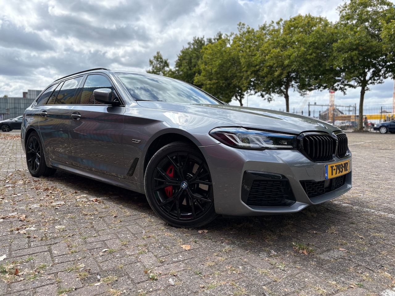 BMW 5-serie Touring - 530e Business Edition Plus M-Sport | Pano  | BTW auto - AutoWereld.nl