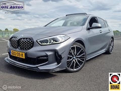 BMW 1-serie - 120i M-Sport - PANO - KUIPSTOELEN - KRISTAL POOK - FABRIEKSGARANTIE - SPOILER