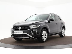 Volkswagen T-Roc - 1.5 Tsi 150pk DSG Life Edition · Camera · Dodehoeksensor · Apple/Android Car Play · Keyles