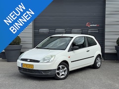 Ford Fiesta - 1.3 Ambiente APK T/M 7-26 | Lichtmetalen Velgen | Elektrische Ramen | Bijgeluid Stuurbekra