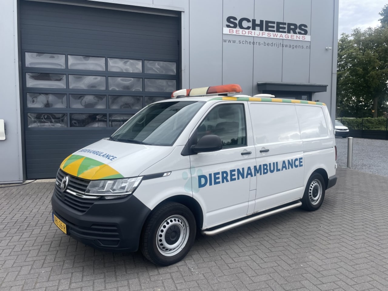 Volkswagen Transporter - 2.0 TDI 150PK DSG Dierenambulance - AutoWereld.nl