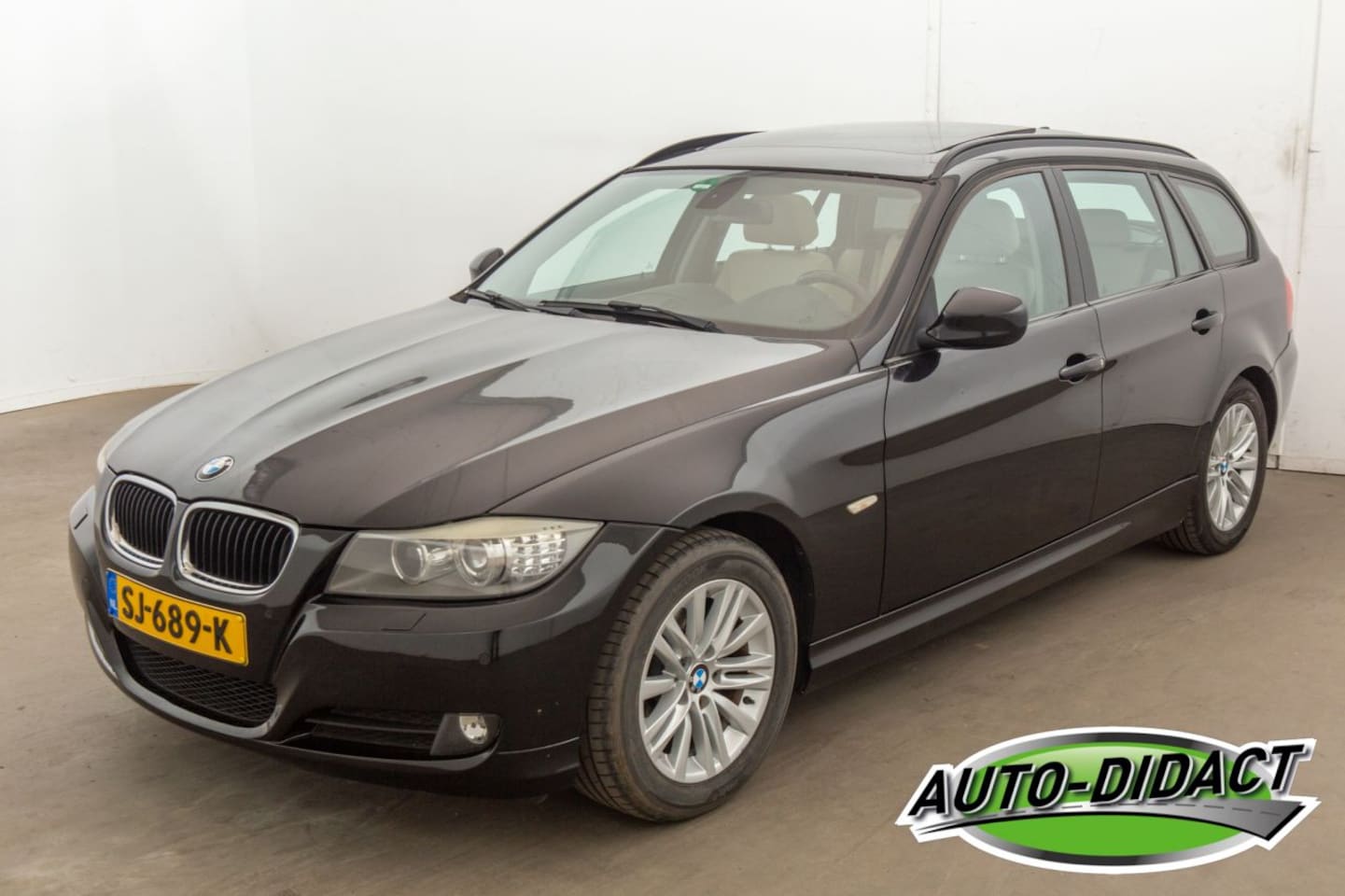 BMW 3-serie Touring - 318i Automaat Clima Pano Leder Executive - AutoWereld.nl