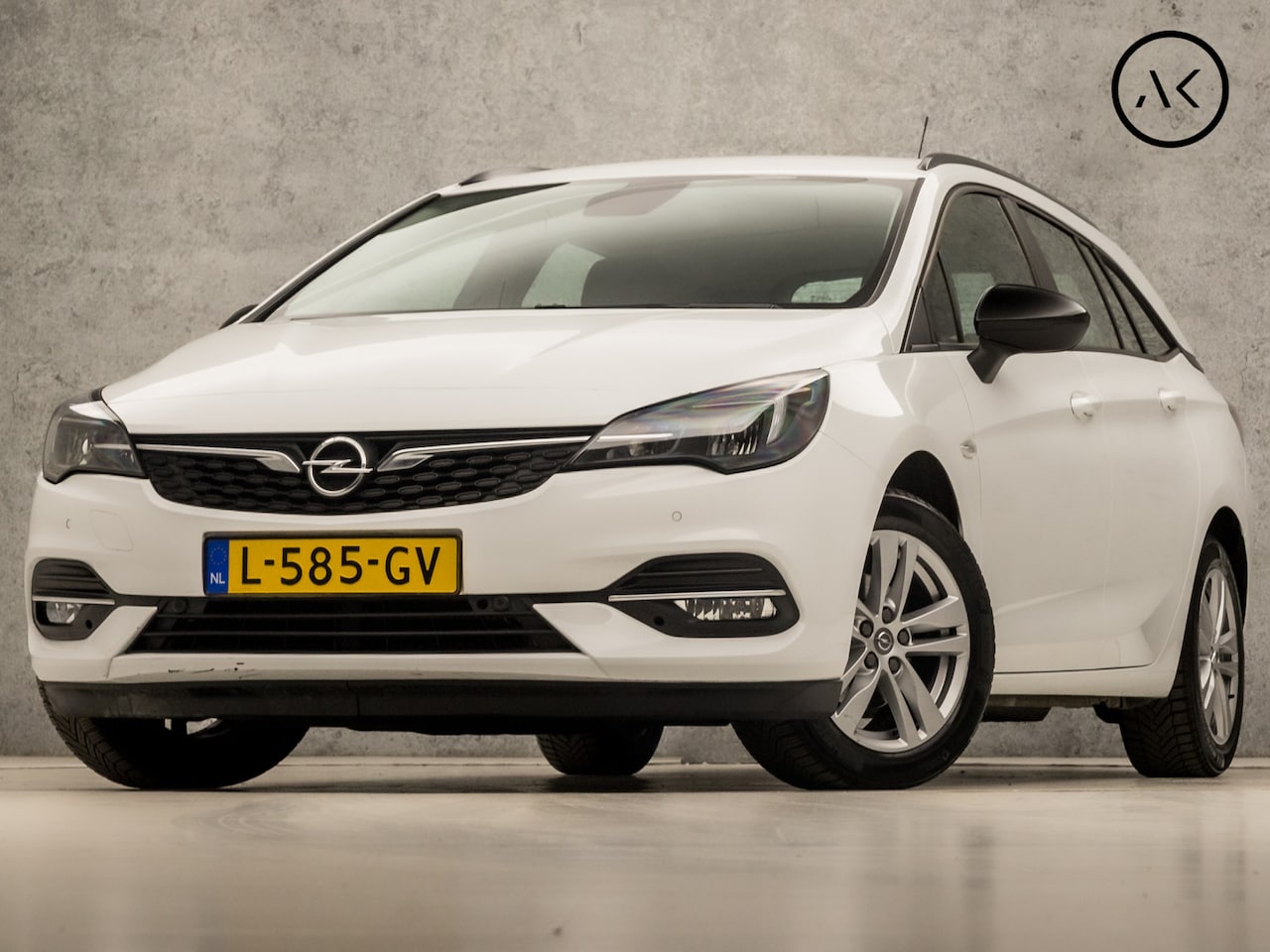 Opel Astra Sports Tourer - 1.2 Sport (APPLE CARPLAY, NAVIGATIE, CRUISE, CAMERA, SPORTSTOELEN, PARKEERSENSOREN, TREKHA - AutoWereld.nl