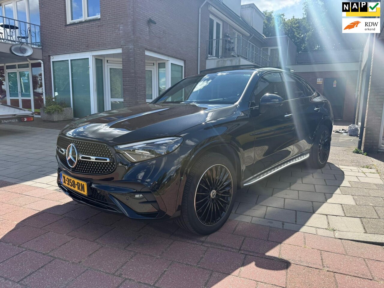 Mercedes-Benz GLC-klasse Coupé - 300e 4MATIC AMG Line VOLL OPTIES 1E EIGENAAR 18643 KM - AutoWereld.nl