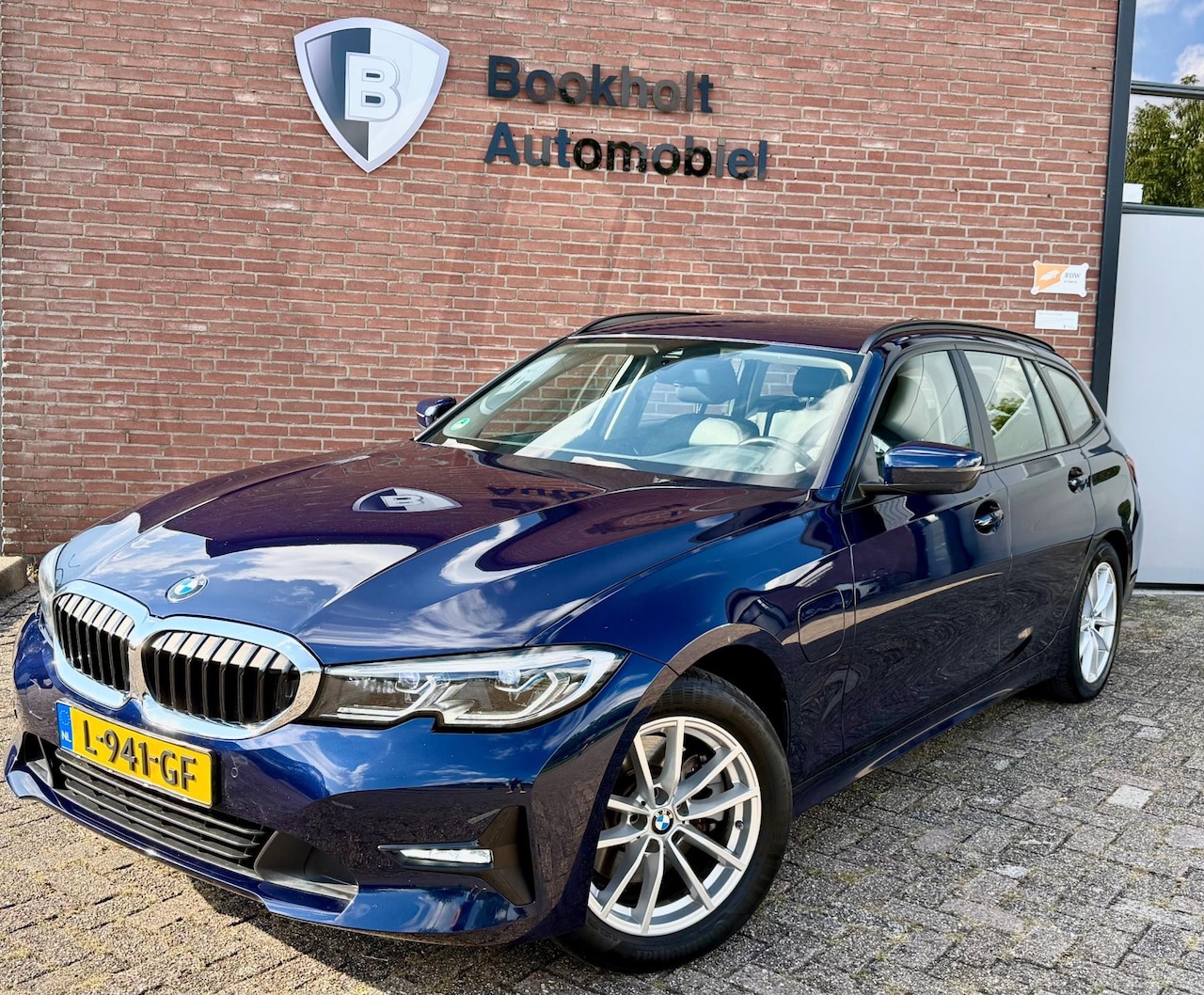 BMW 3-serie Touring - 320e Individual, Laser, Bus. Ed. Plus (NL-auto NAP) - AutoWereld.nl