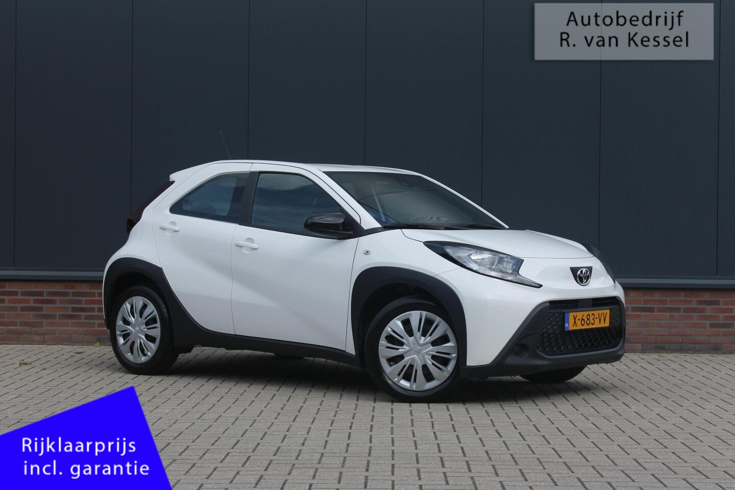 Toyota Aygo X - 1.0 VVT-i S-CVT Play I 1e Eigenaar I NL-auto - AutoWereld.nl