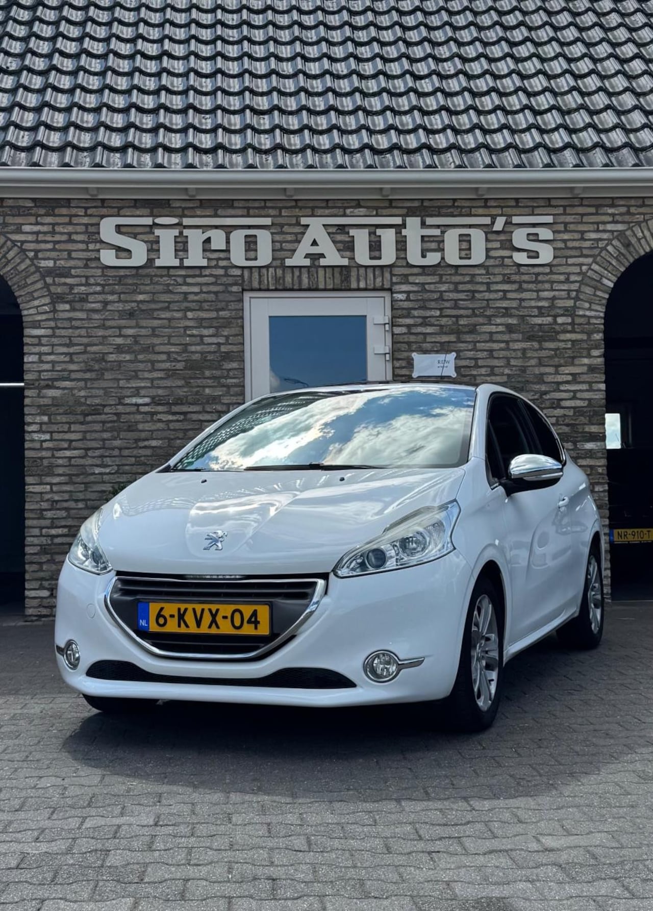 Peugeot 208 - 1.2 VTi Bj 2013 Panoramadak Stoelverwarming weinig kilometers - AutoWereld.nl