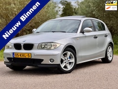 BMW 1-serie - 118i High Executive Automaat Clima Stoelverwarming Navi van A/Z Onderhouden