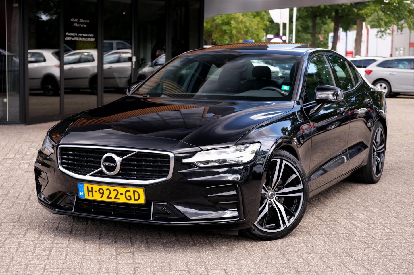 Volvo S60 - 2.0 T4 R-Design/Pano/HarmanKardon/Carplay/Voorruitverwarming - AutoWereld.nl