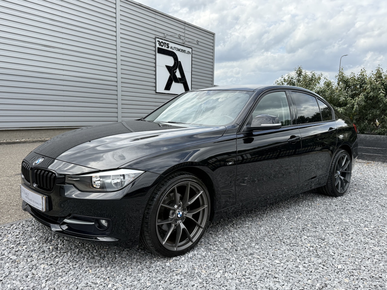 BMW 3-serie - 316i Aut Sport Navi|Cruis|PDC|Stoelverw Zwart - AutoWereld.nl