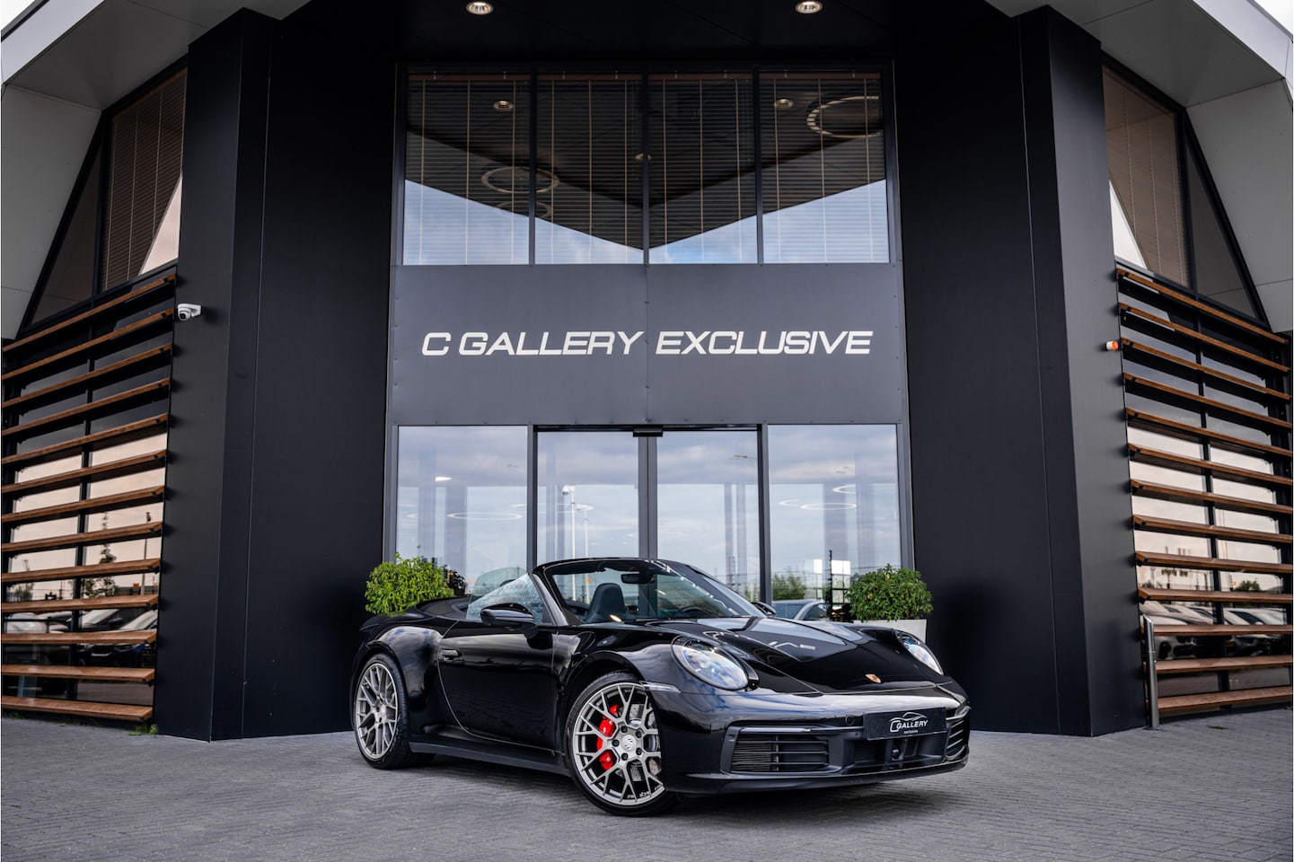 Porsche 911 Cabrio - 992 3.0 Carrera 4 S - Sport Chrono l Sport Design l Dealer onderhouden - AutoWereld.nl