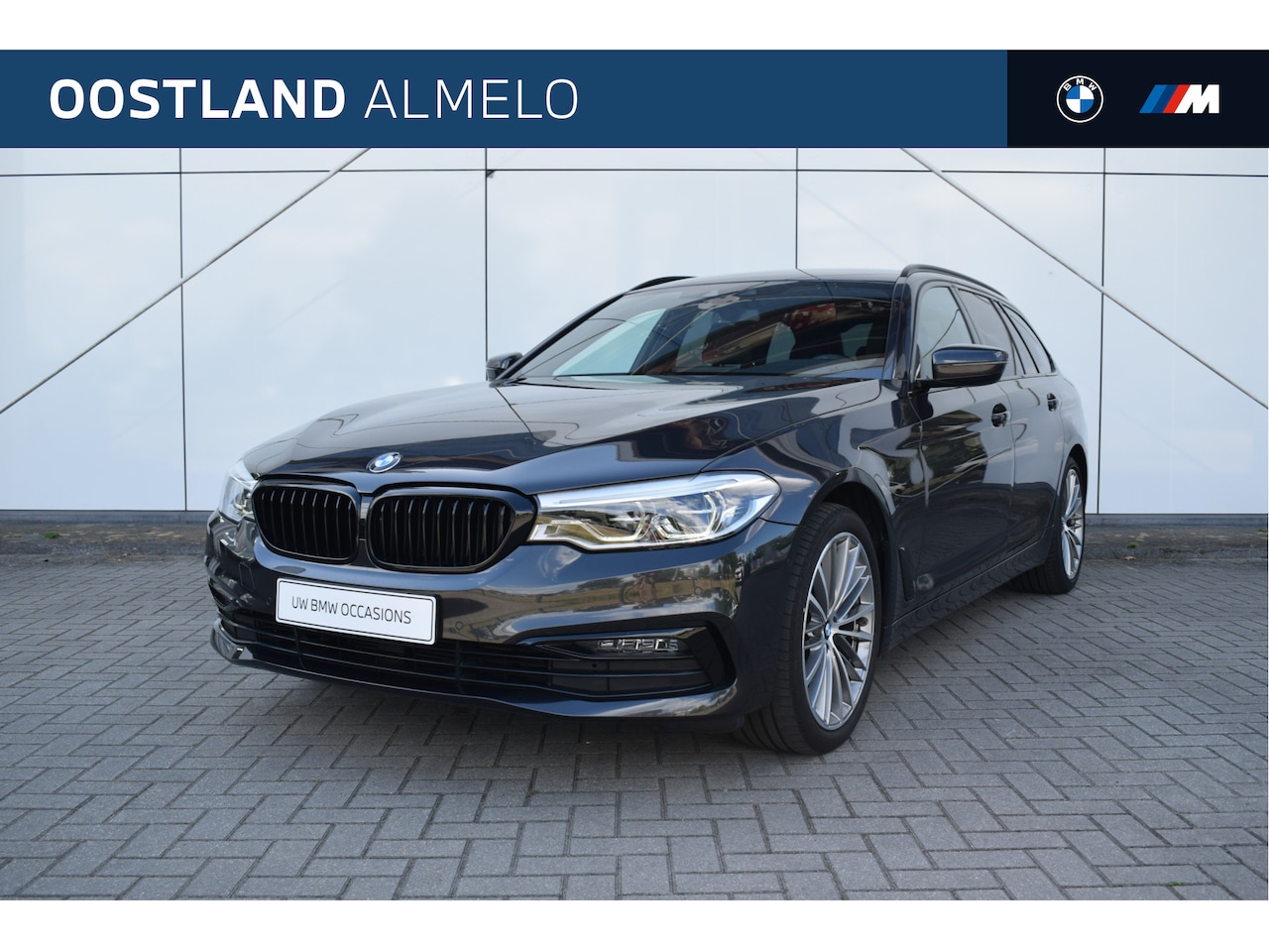 BMW 5-serie Touring - 520i High Executive Sport Line Automaat / Achteruitrijcamera / Adaptieve LED / Stoelverwar - AutoWereld.nl