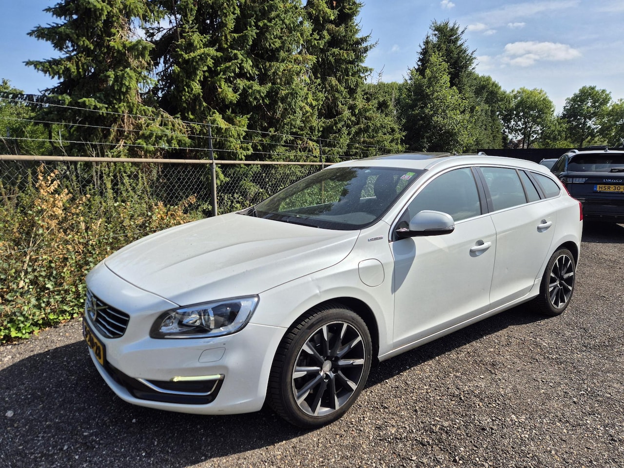 Volvo V60 - 2.4 D6 AWD Plug-In Hybrid Summum PANO LEER TREKHAAK MEMORY STOELVERWARMING CRUISE CLIMA EN - AutoWereld.nl