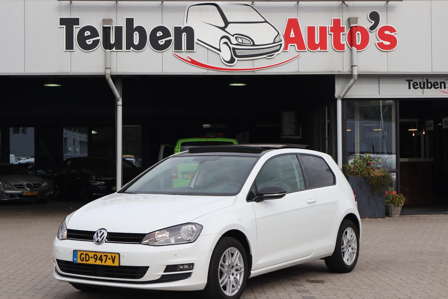 Volkswagen Golf - 1.6 TDI Highline Panorama dak, Cruise control, Climate control - AutoWereld.nl