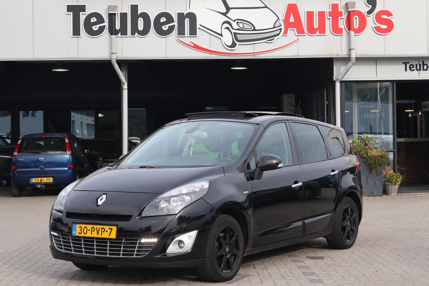 Renault Grand Scénic - 2.0 Bose 7p. Panorama dak, Cruise control, Trekhaak, Camera - AutoWereld.nl